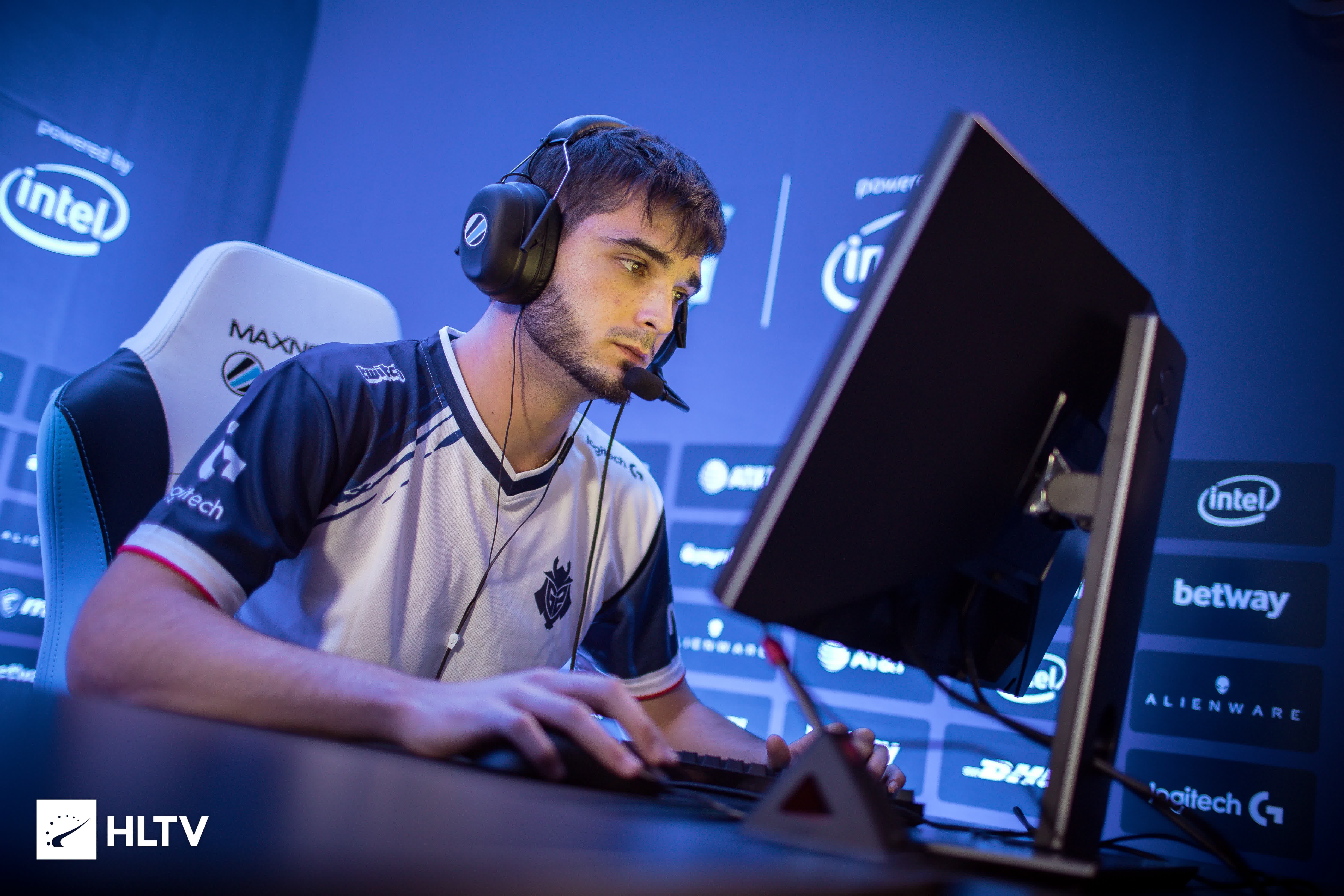 反而用她 反而用她